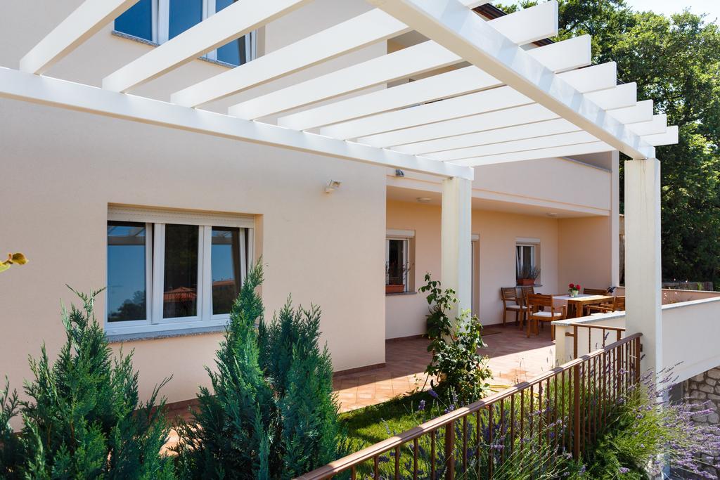 Villa Mirela Apartment Vrbnik Exterior photo